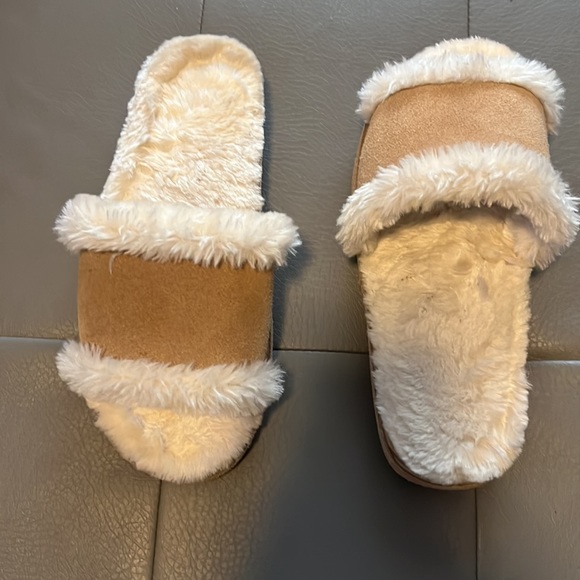 Minnetonka size small slippers. Light suede & cream fur.  Only used a few times. - Picture 2 of 3
